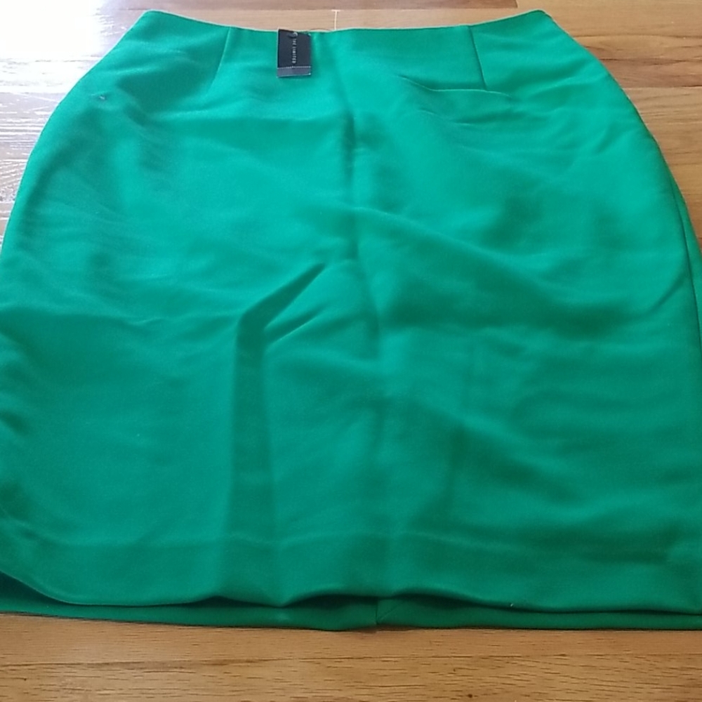Skirts - Picture 2 of 3